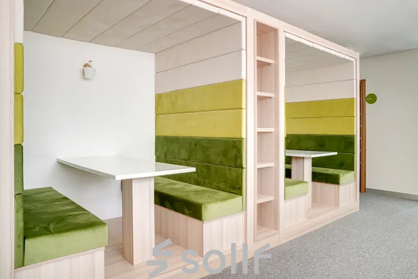 Moderne Bürofläche mieten in Genf Les Genets, Rue du Pré-de-la-Bichette 1, mit gemütlichen Sitznischen und stilvoller Einrichtung.